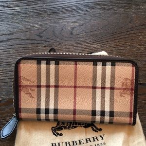 Burberry Zip around wallet
